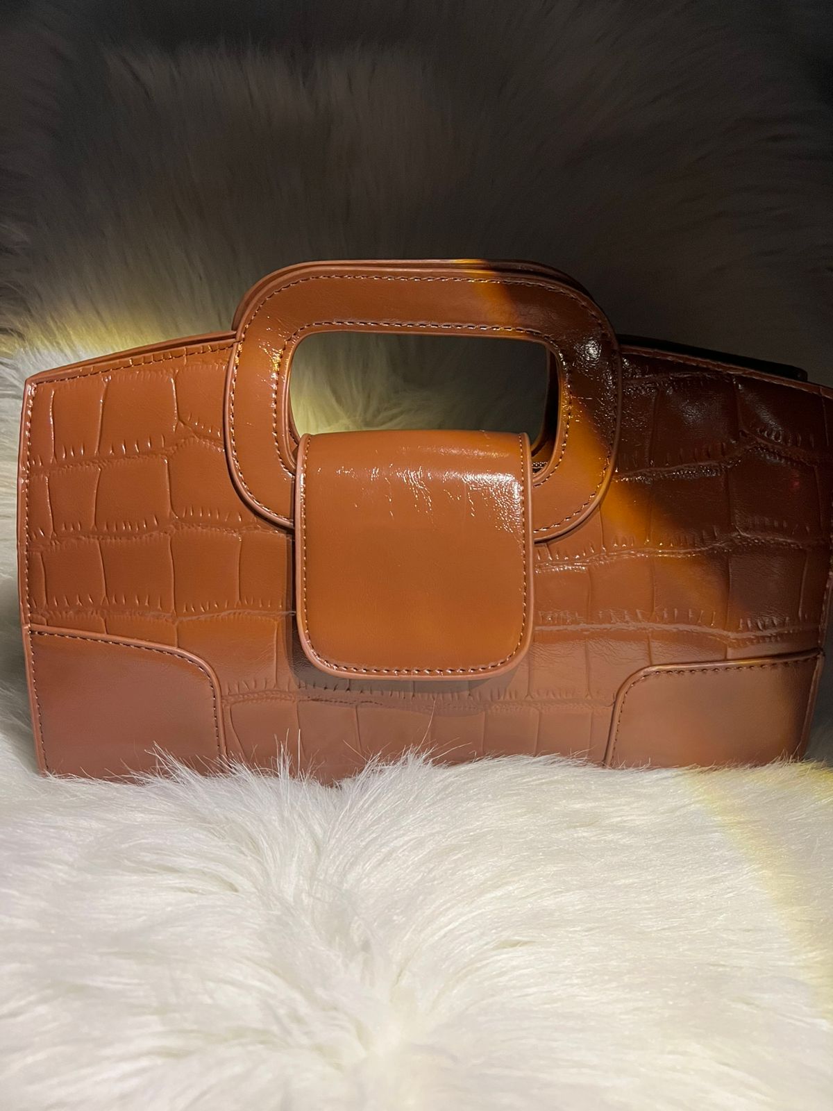 White Croc-Textured Handbag with Gold Chain